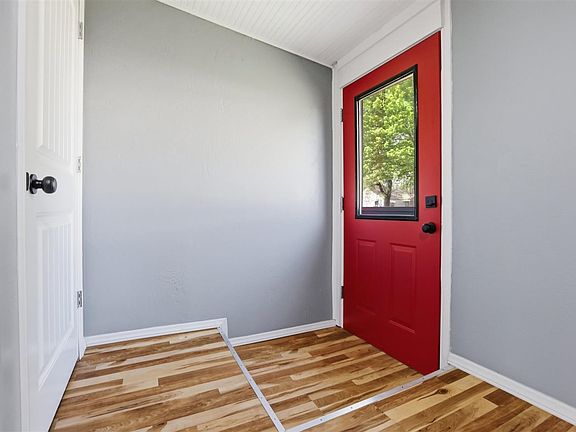 4th image of 1015 W Liberty Ave