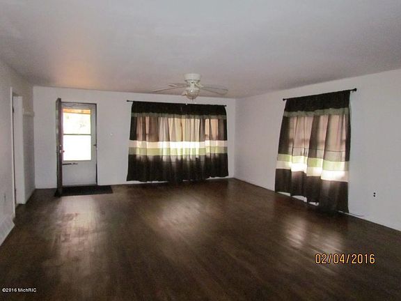 3rd image of 397 Searles Ave