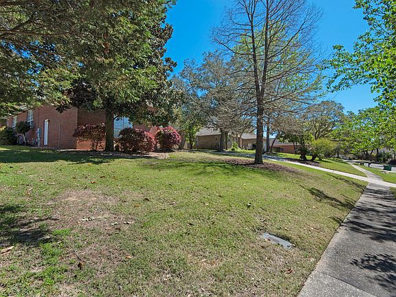 4th image of 4093 Howard Dr