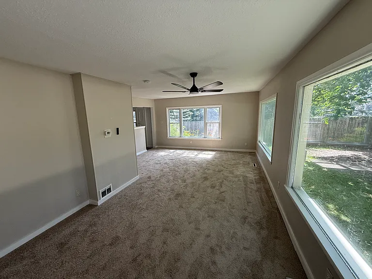 S70W13650 Tess Corners Dr — Photo 7