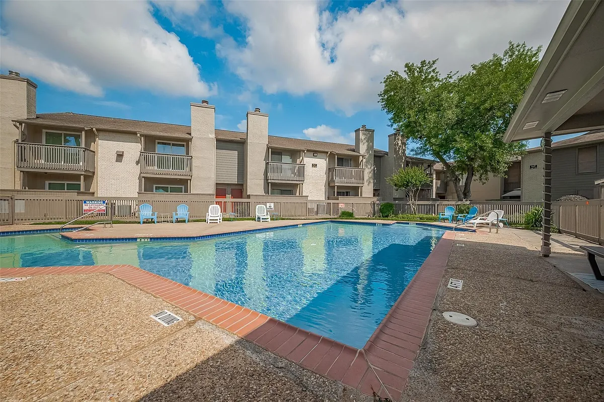 Photo 2 of 20 - 1900 Bay Area Blvd #175 - Houston, TX Building Photo - 1900 Bay Area Blvd #175
