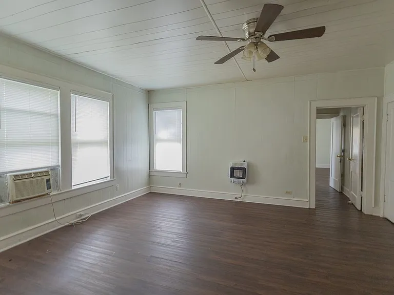 2913 Homan Ave — Photo 13