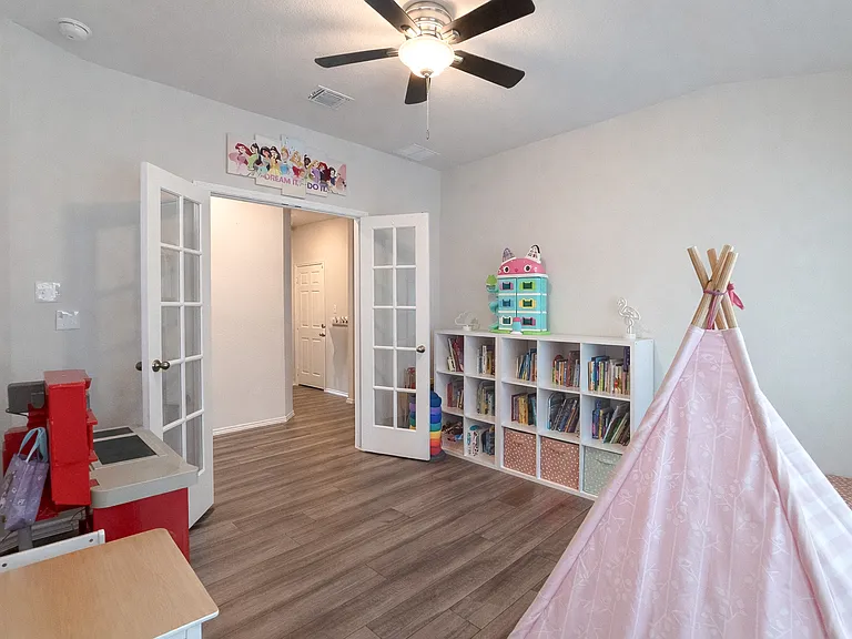 2403 Corradino St — Photo 14
