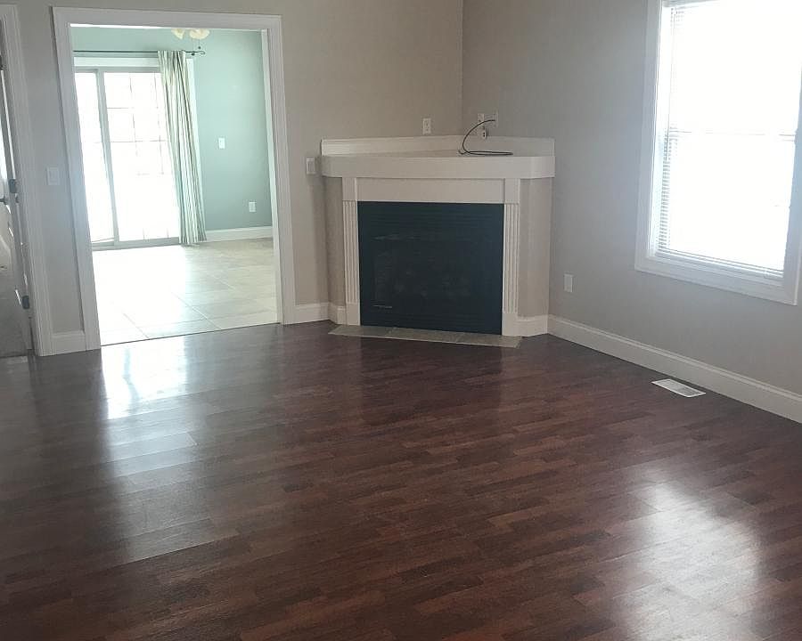 1st image of 129 Fairway Pl