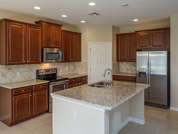 Gorgeous Kitchen Amenities