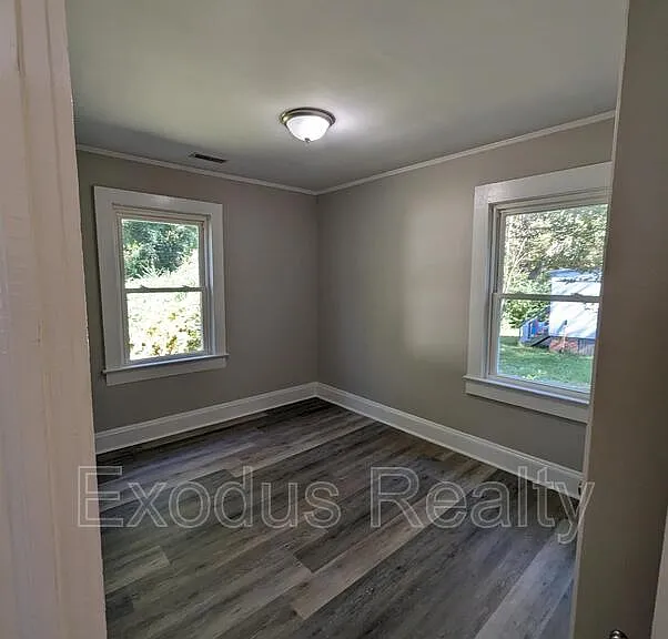 507 Midland Ave — Photo 7