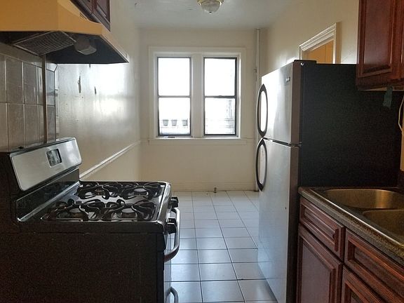 5th image of 350 Empire Blvd APT 5H