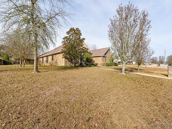 3rd image of 100 Red Dirt Rd