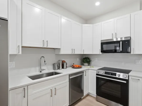 66 Tileston St #101, Everett, MA 02149