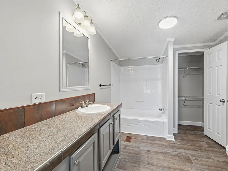 11049 Franklin St — Photo 20