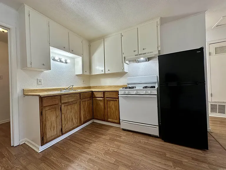204 & 206 Smart St #204 — Photo 3