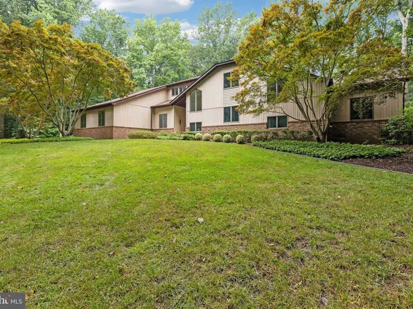 7451 Bond St, Saint Leonard, MD 20685