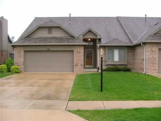 628 Brook Dr photo 1