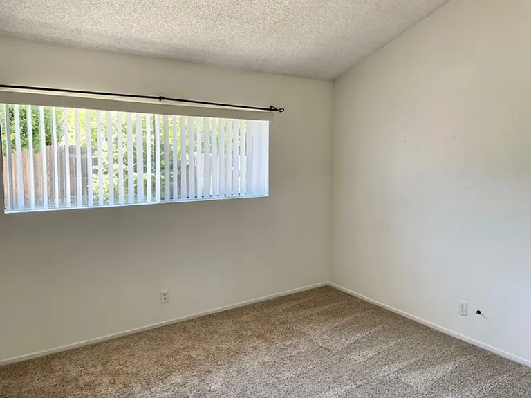 1388 Cavalier Ln — Photo 15
