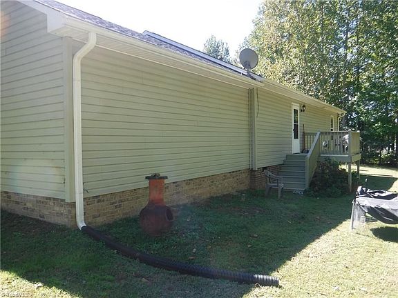 5th image of 127 Keegan Ln
