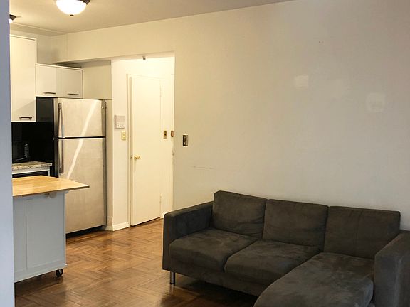 4th image of 350 E 30th St APT 1C