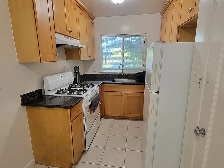 954 N 1st St #8 — Photo 4