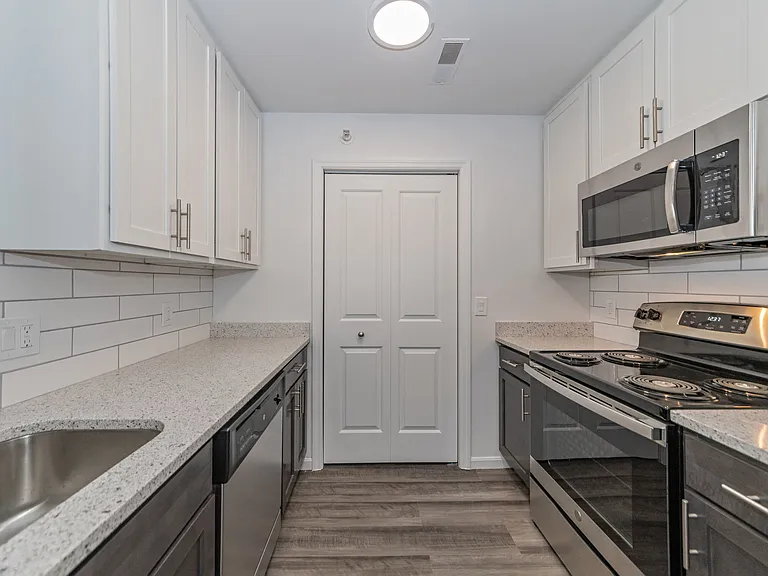 Ivy Hills Living Spaces — Photo 109