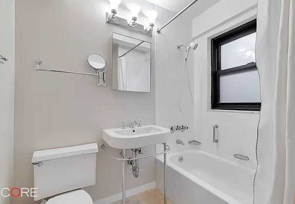 4th image of 235 E 49th St APT 10G