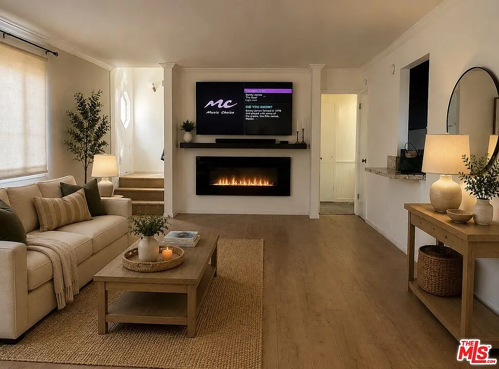 2 bed, 3.0 bath, 1400 sqft, $6,150 — Photo 4