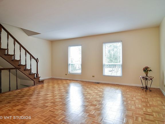 2nd image of 1974 Holbrook Ln