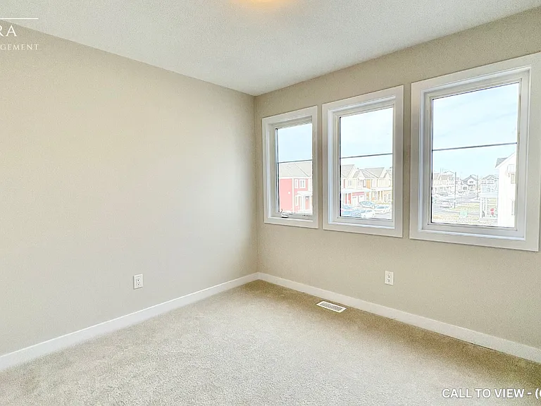 535 Oldenburg Ave — Photo 7
