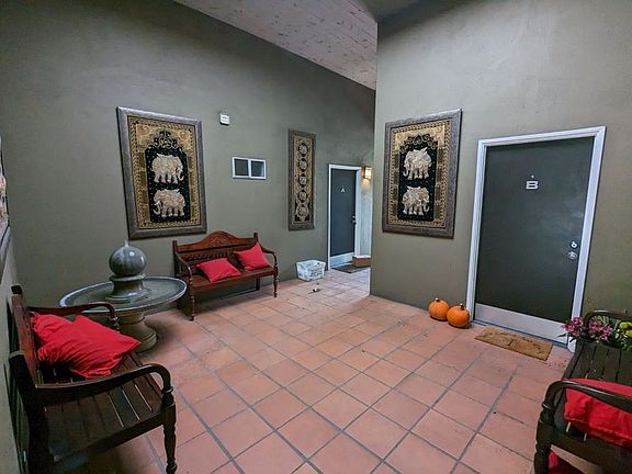 4th image of 2585 N Beachwood Dr APT D