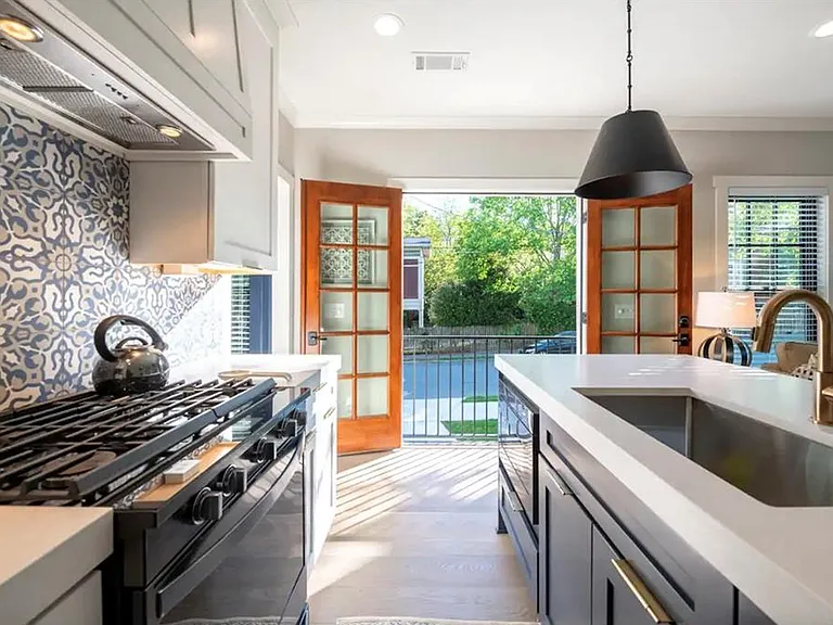 360 Sinclair Ave NE — Photo 9