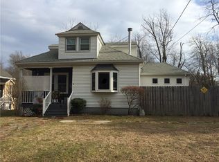 8 Brookdale Ave, Cranston, RI 02921