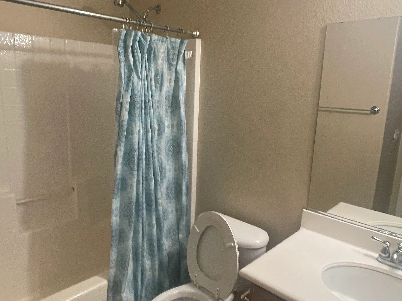 1 bed, 1000 sqft, $1,299 — Photo 4