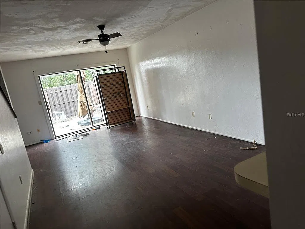 2 bed, 1.5 bath, 1186 sqft, $1,200 — Photo 2