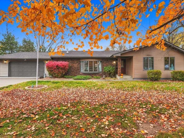1231 Park View Dr, New Richmond, WI 54017