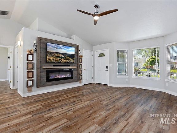 5th image of 2545 Alderwood Ave