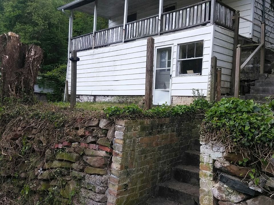 1st image of 759 S Park Ct SE