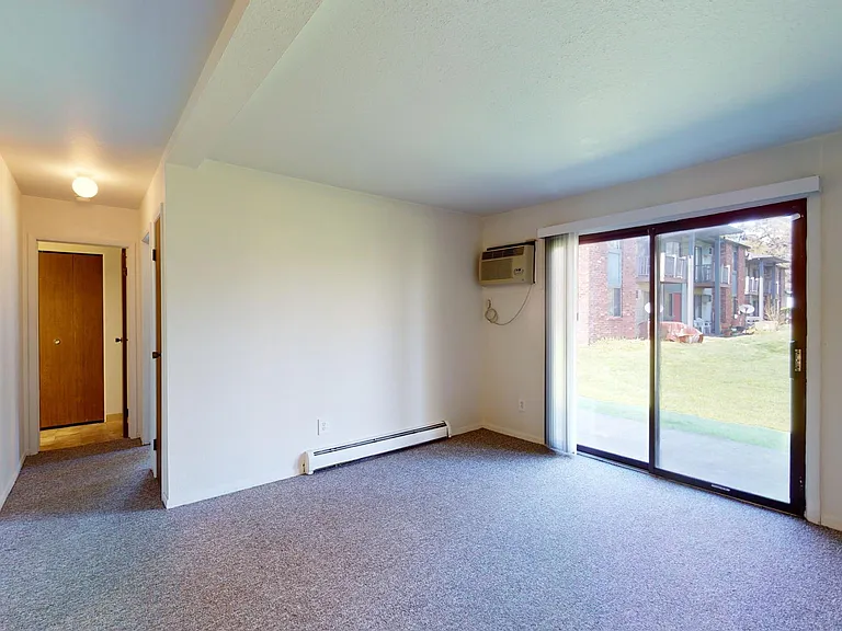 Mallard Cove Apartments — Photo 24