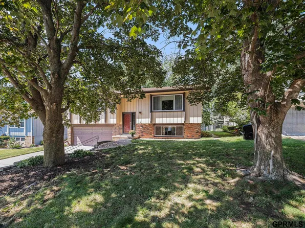 3818 N 101st St, Omaha, NE 68134