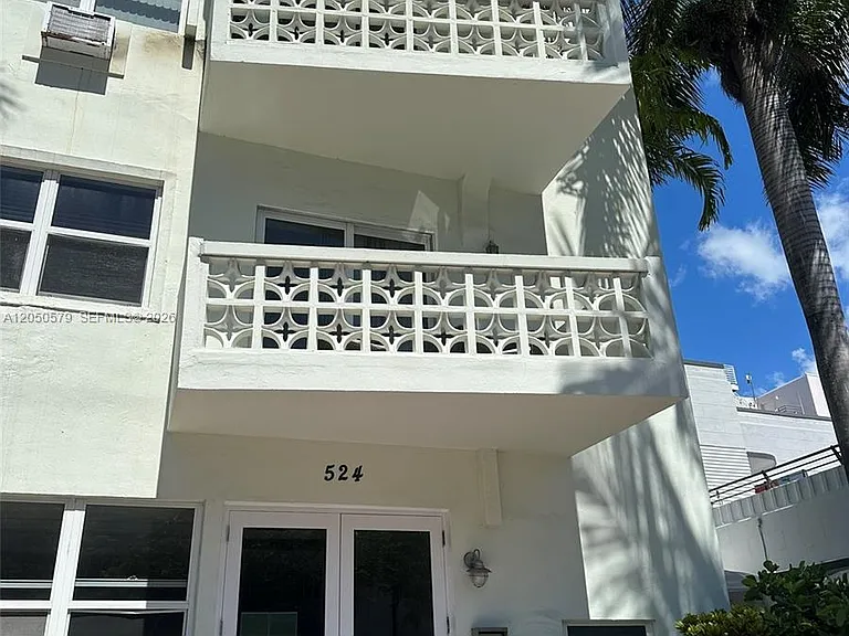 524 Washington Ave #208 — Photo 22