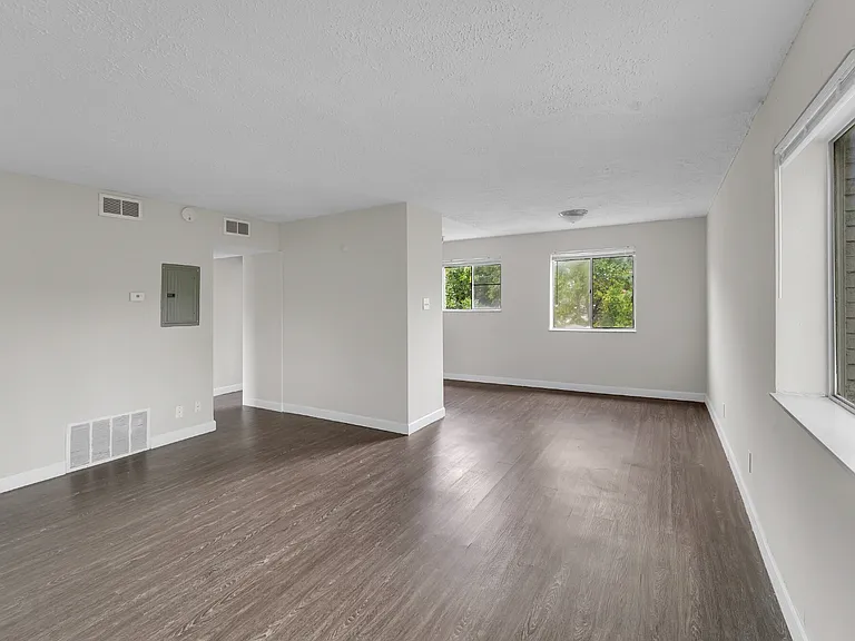 Oasis Apartments — Photo 6