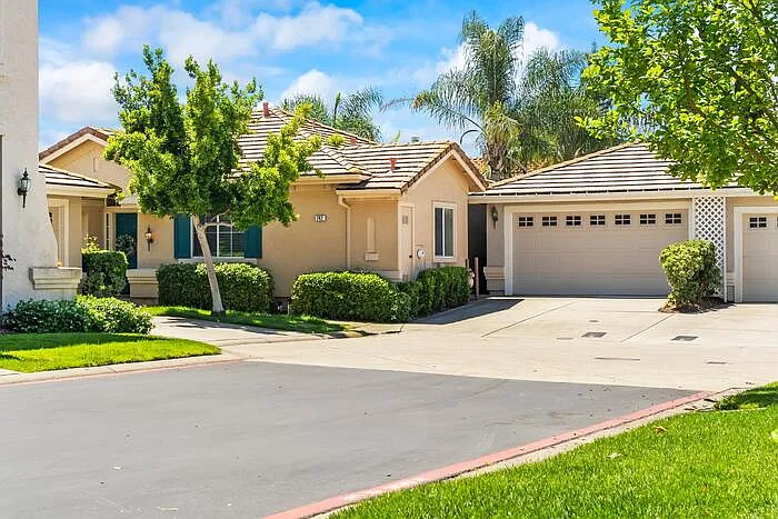 742 Langrick Ct — Photo 3