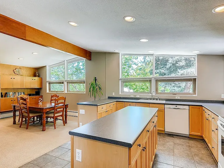 1375 Normandy Rd — Photo 9
