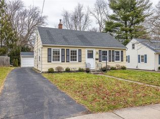 258 Dorking Rd, Rochester, NY 14610