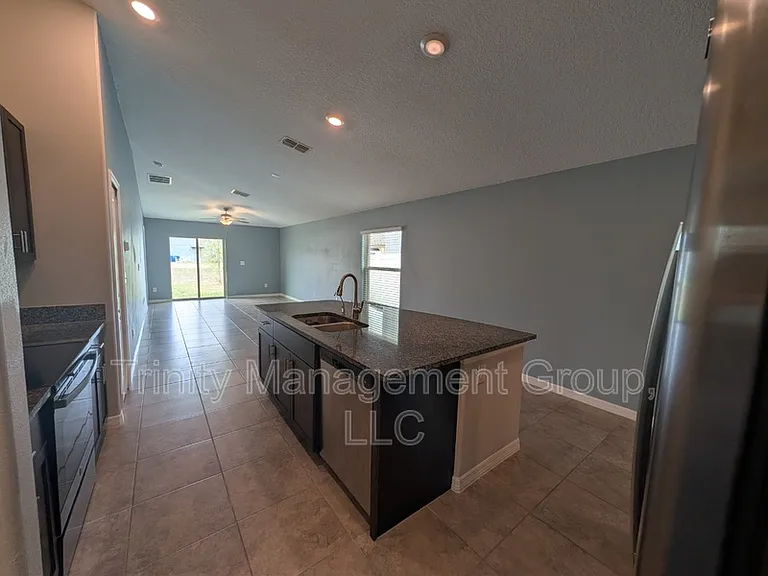 367 Argyll Dr — Photo 13