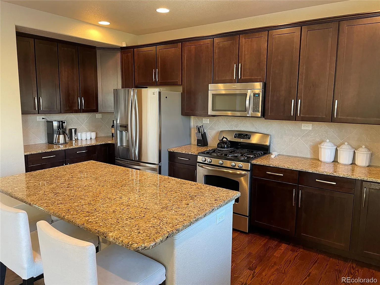 5 bed, 4.5 bath, 3292 sqft, $3,400 — Photo 3