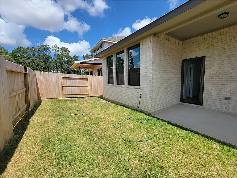 21651 Foxes Trove Trl — Photo 4