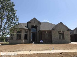 49262 Ridgeview Dr, Macomb, MI 48044