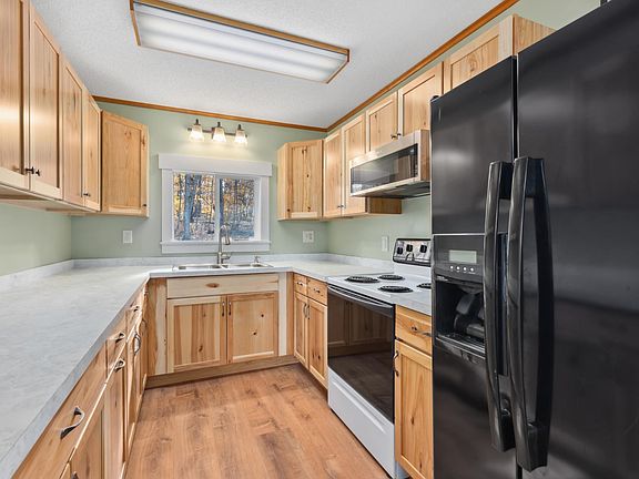 5th image of 37760 310th St