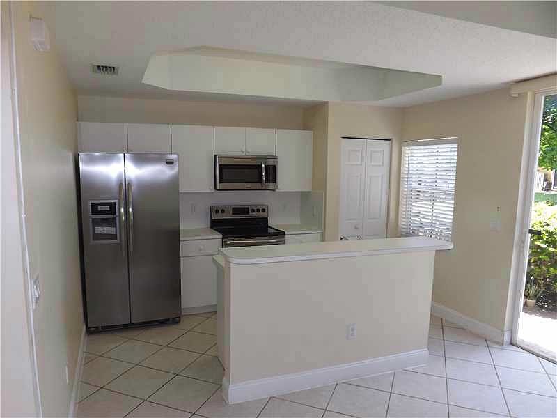 2nd image of 4940 Leeward Ln