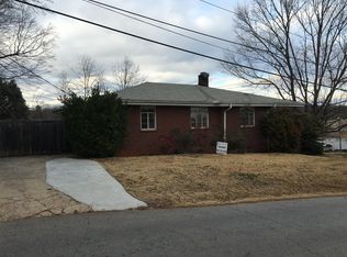 2 McMakin Dr, Greenville, SC 29617