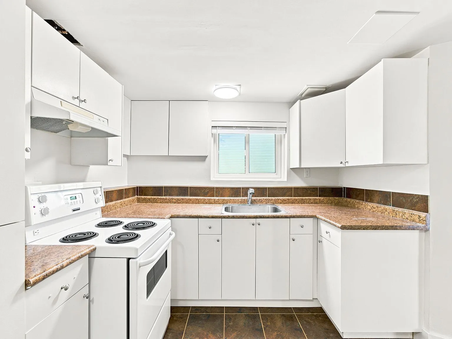 2 bed, 850 sqft, $2,550 — Photo 2