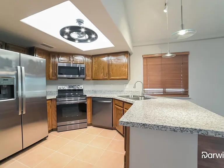 7738 W Jenan Dr — Photo 2